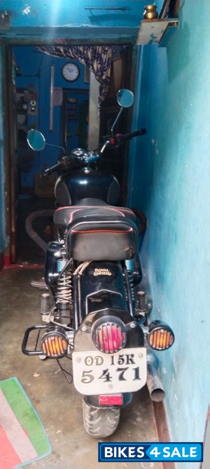 Black Royal Enfield Classic 350 BS VI