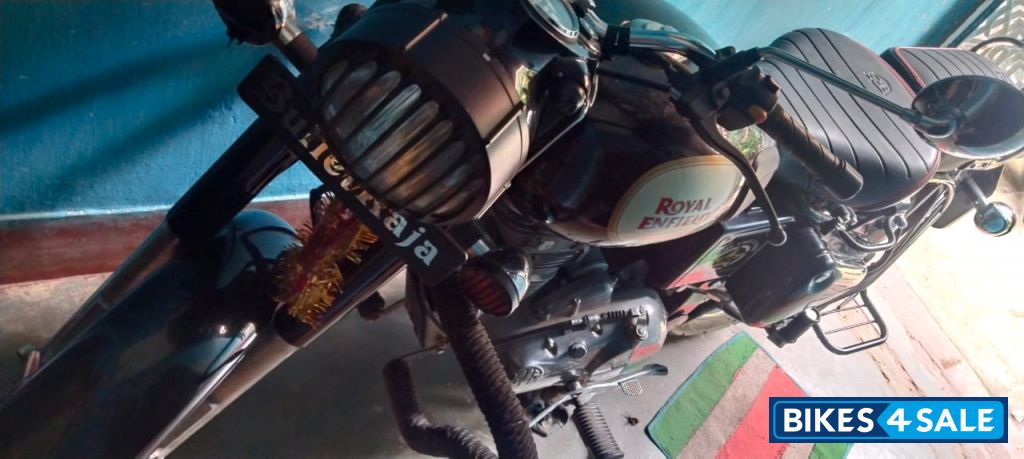 Black Royal Enfield Classic 350 BS VI