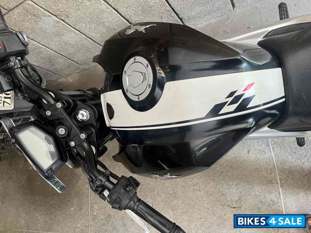 Black TVS Apache RTR 160 4V