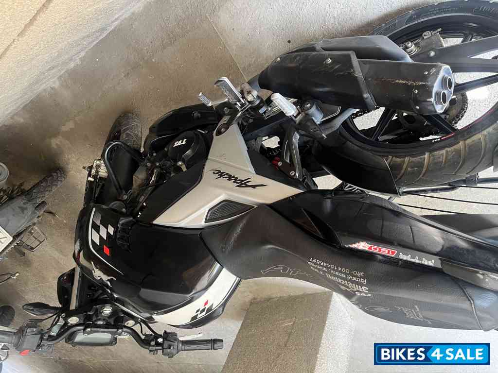Black TVS Apache RTR 160 4V