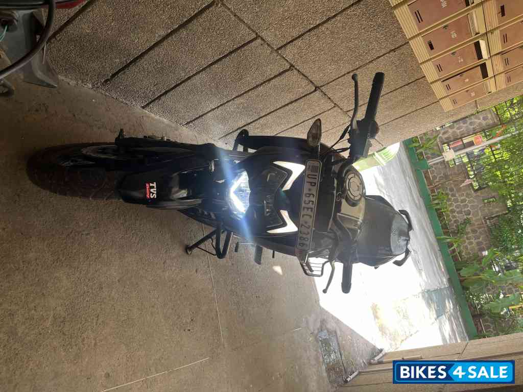 Black TVS Apache RTR 160 4V
