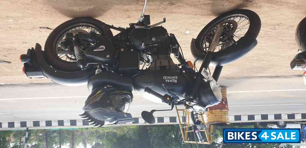 Royal Enfield Classic Stealth Black