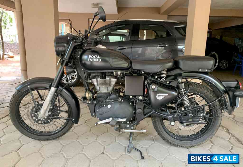 Royal Enfield Classic Stealth Black