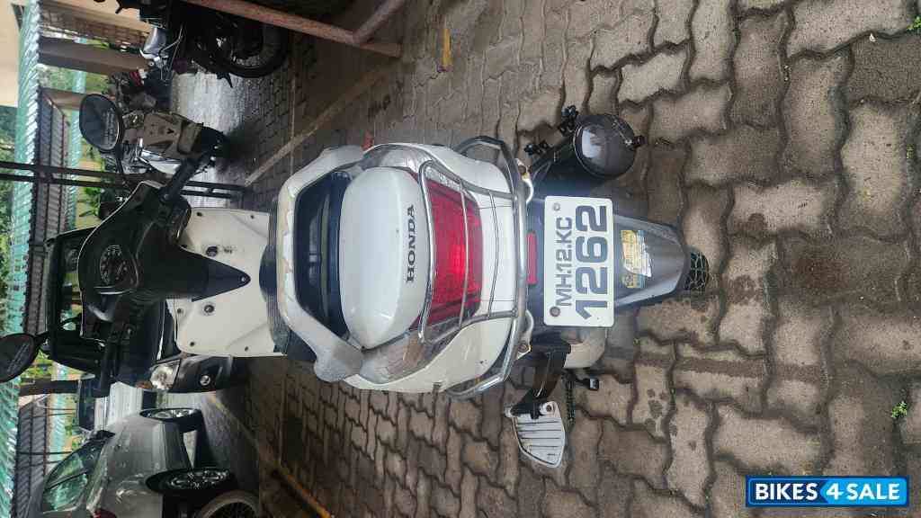 White Honda Aviator