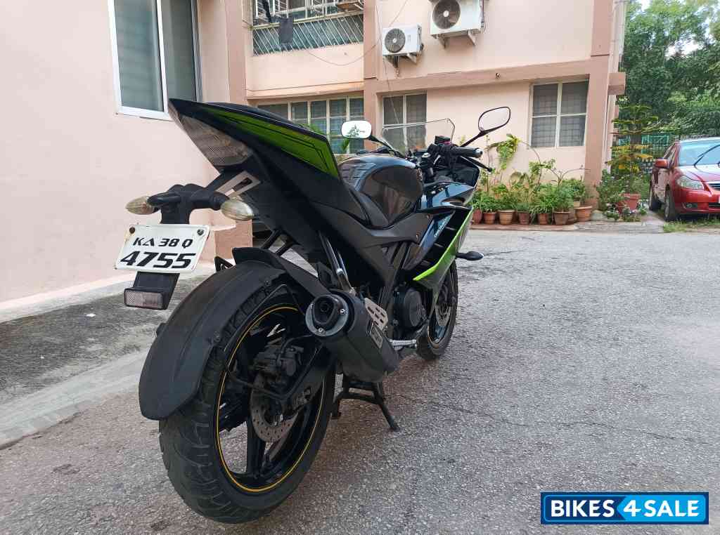 Yamaha YZF R15 V2