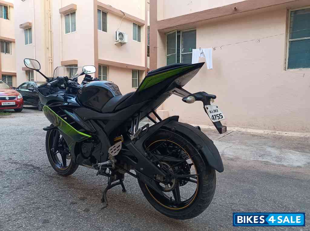 Yamaha YZF R15 V2