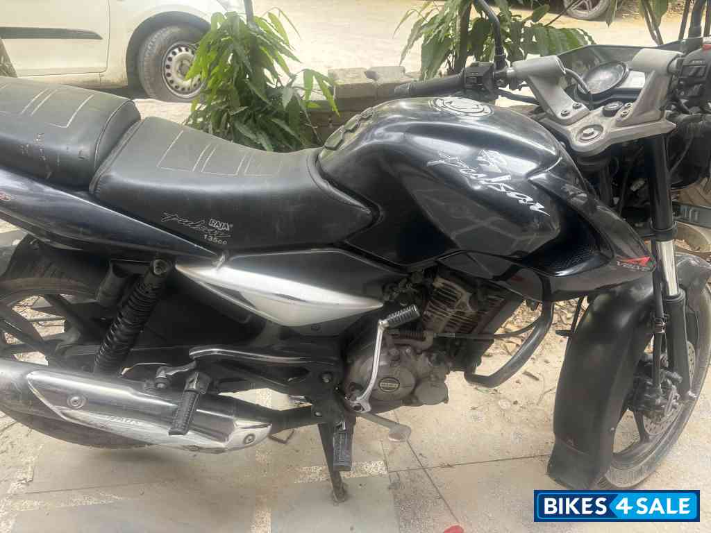 Black Bajaj Pulsar 125