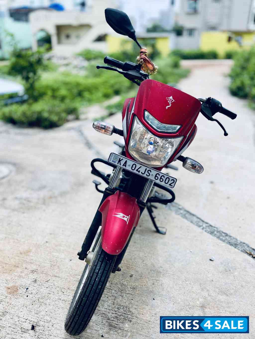 Red Bajaj Platina 100 ES