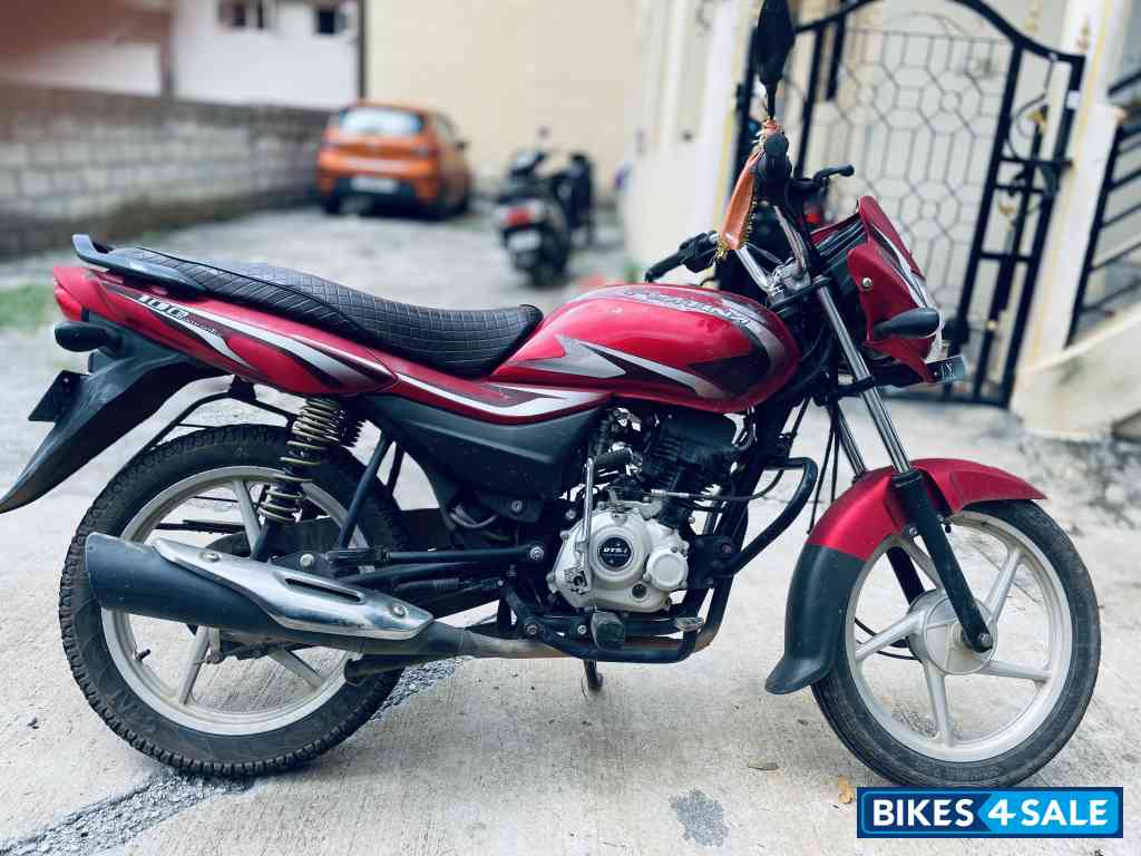Red Bajaj Platina 100 ES