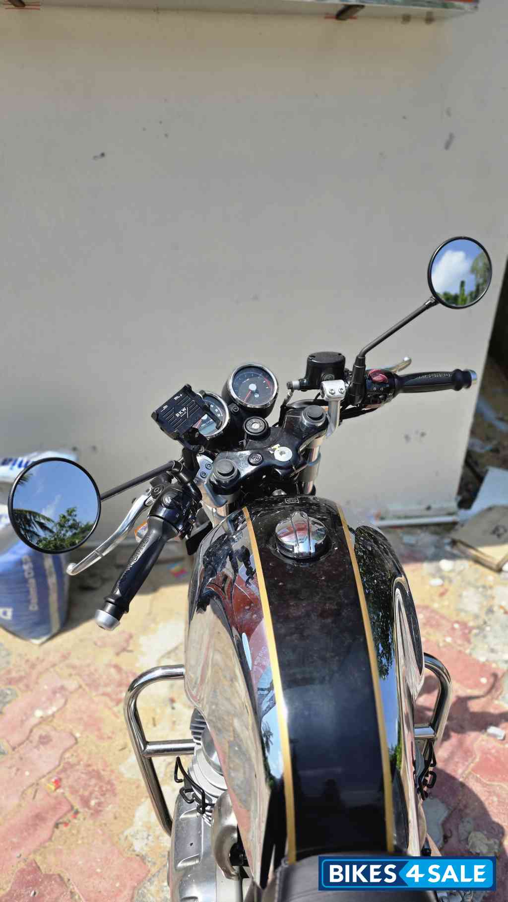 Silver Royal Enfield Continental GT 650 Silver Royal Enfield Continental GT 650