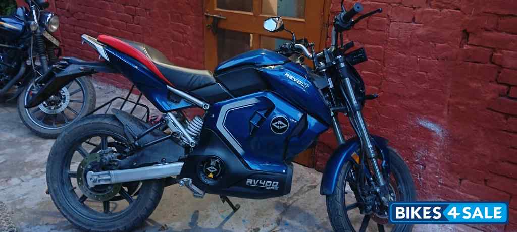 Blue Extra Matt Finish Revolt RV400 BRZ Blue Extra Matt Finish Revolt RV400 BRZ