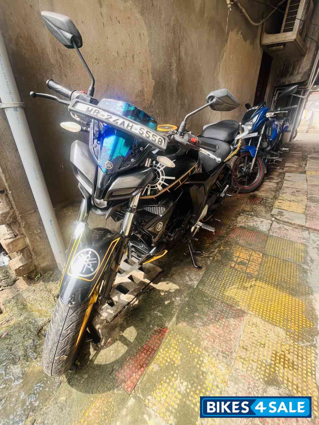 Black And Golden Yamaha FZ-S FI V2