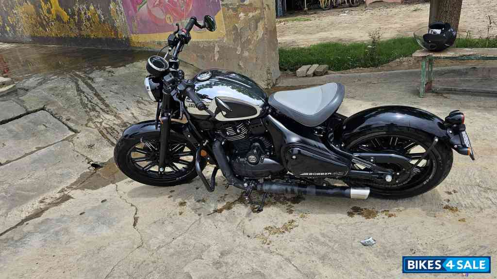 Jawa 42 Bobber Black Mirror