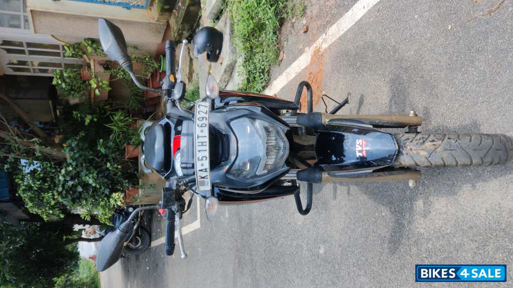 Black TVS Apache RTR 200 4V 2022
