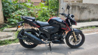 Black TVS Apache RTR 200 4V 2022
