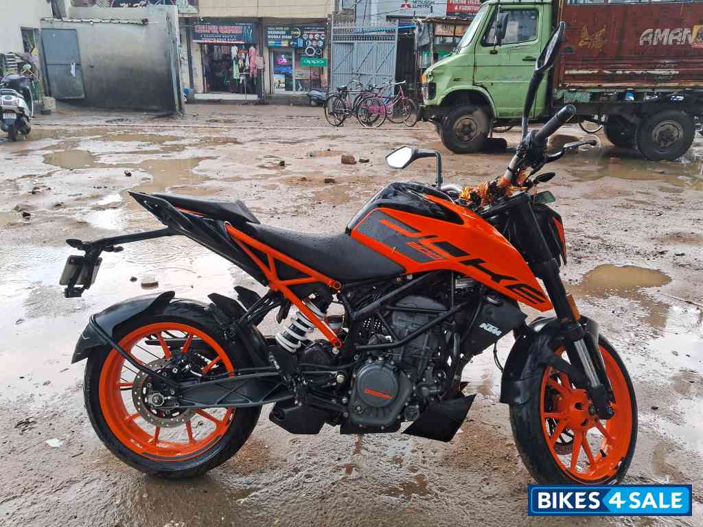 Electronic Orange KTM Duke 200 ABS