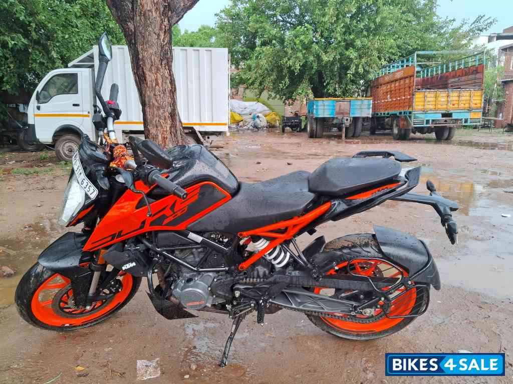 Electronic Orange KTM Duke 200 ABS