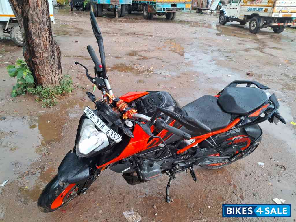 Electronic Orange KTM Duke 200 ABS