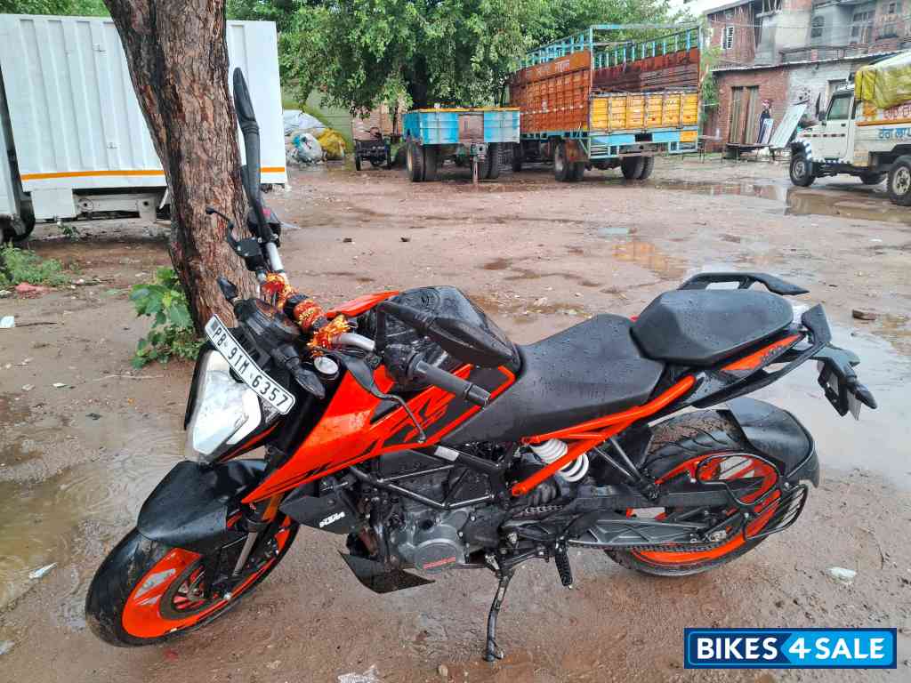 Electronic Orange KTM Duke 200 ABS