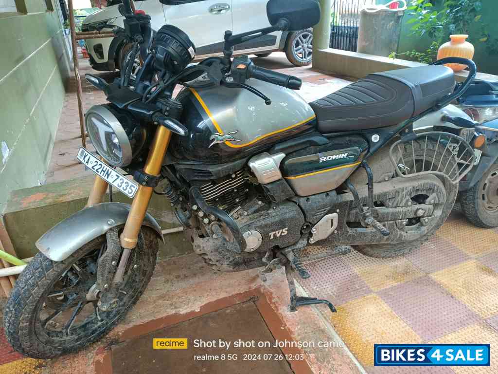 Glacier Silver TVS Ronin TD