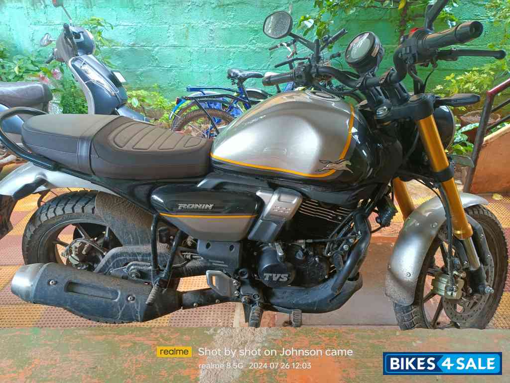 Glacier Silver TVS Ronin TD