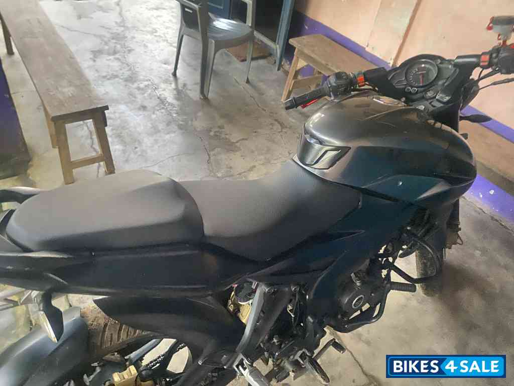 Glossy Pewter Grey Bajaj Pulsar NS 160 BS6