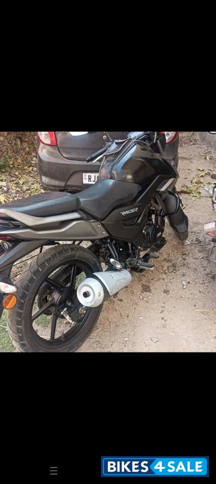 Black TVS Raider 125