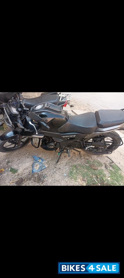 Black TVS Raider 125