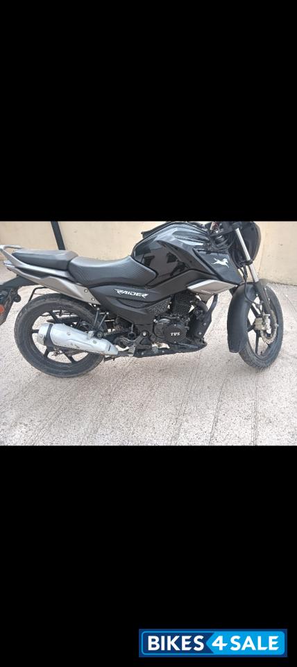 Black TVS Raider 125