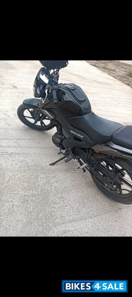 Black TVS Raider 125