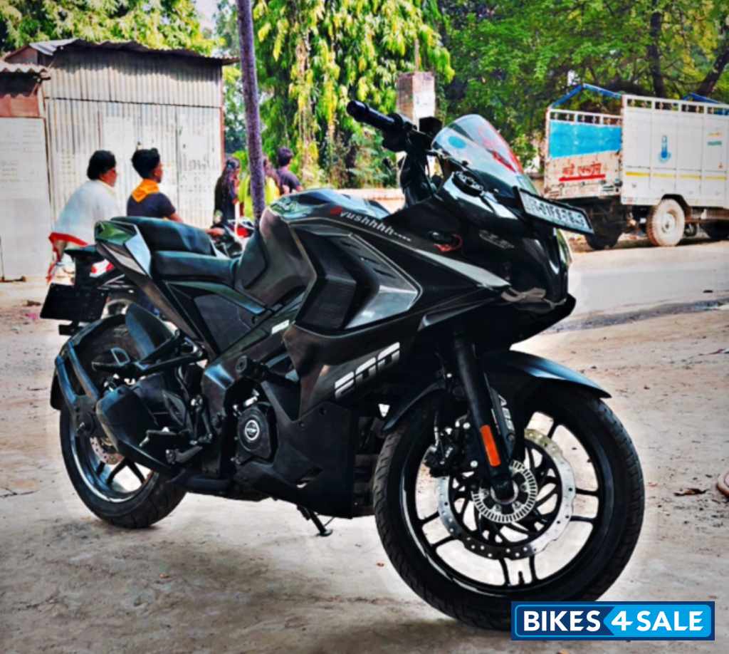Bajaj Pulsar RS 200 ABS