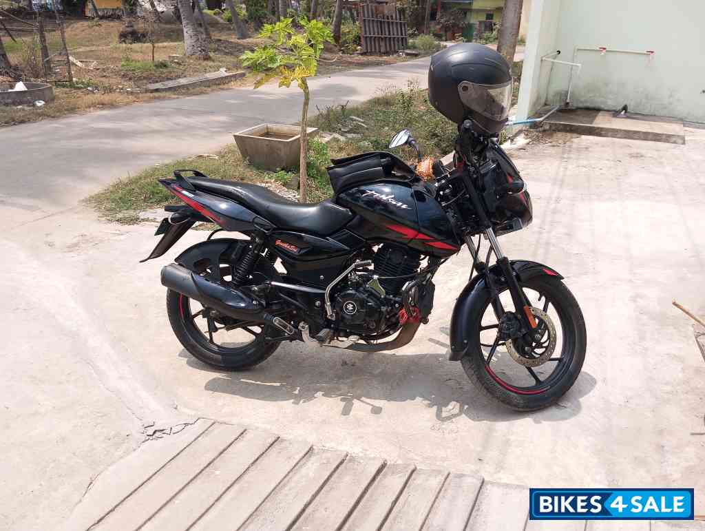 Ebony Black Bajaj Pulsar 125 Neon