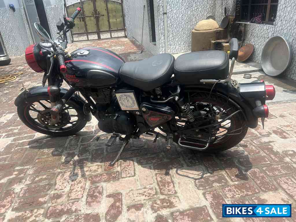 Royal Enfield Classic Stealth Black