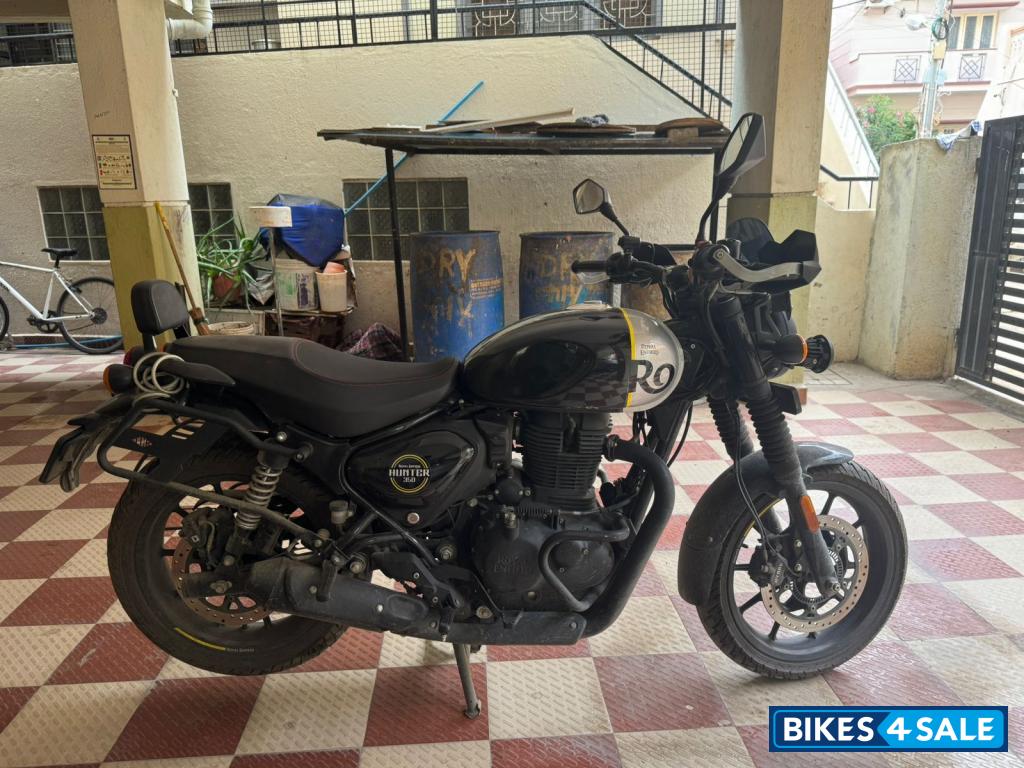 Rebel Black Royal Enfield Hunter 350 Metro