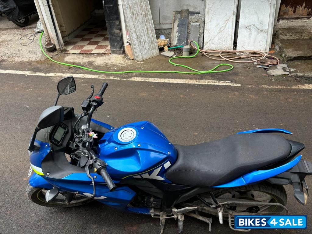 Blue Suzuki Gixxer 150