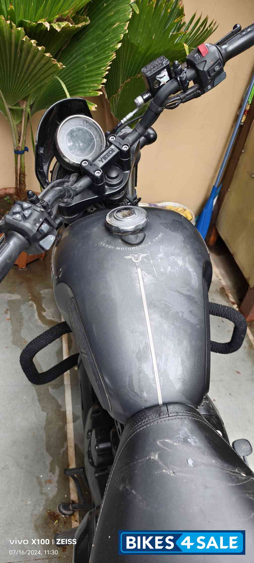 Yezdi Roadster Dark Yezdi Roadster Dark