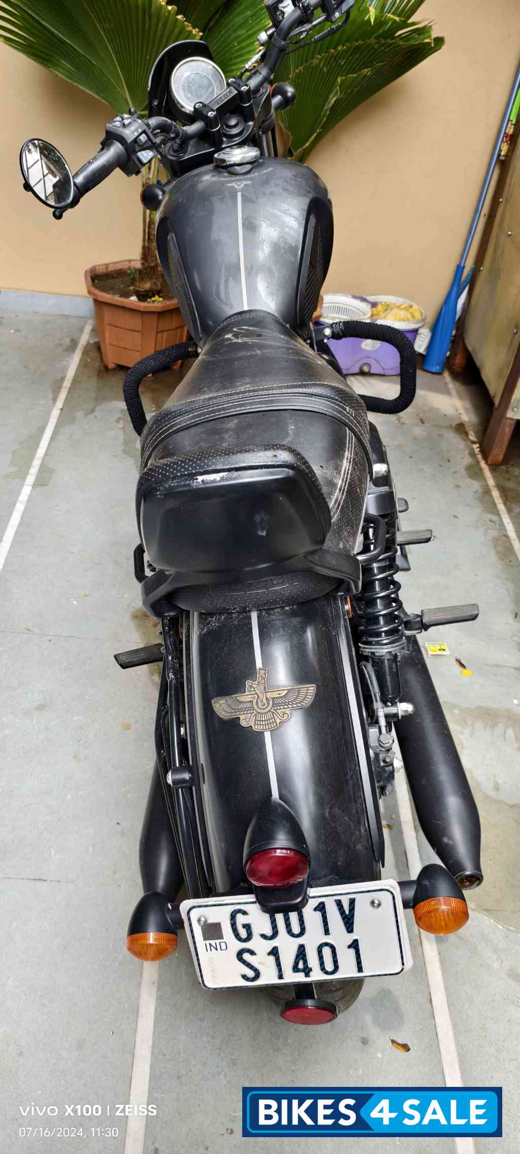 Yezdi Roadster Dark Yezdi Roadster Dark