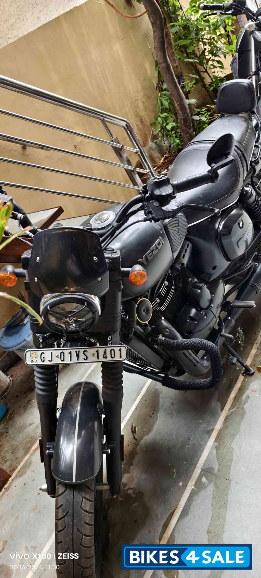 Yezdi Roadster Dark Yezdi Roadster Dark