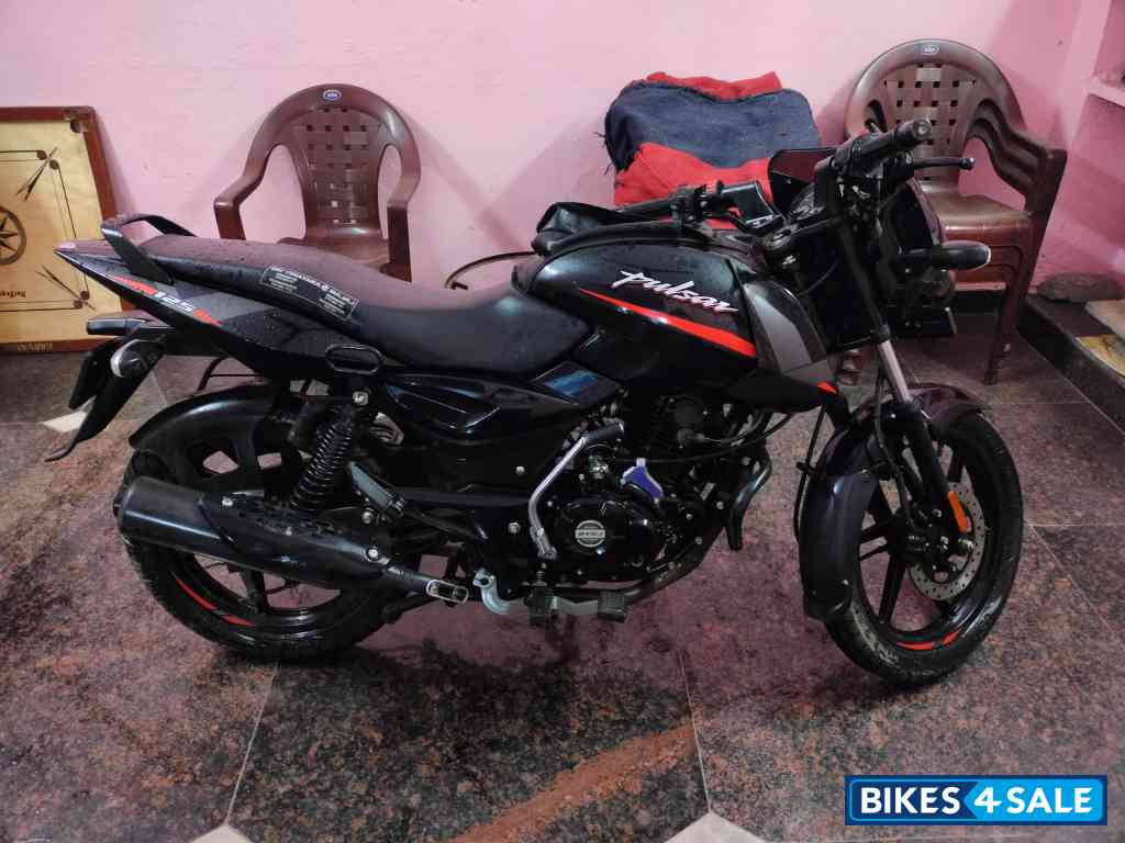 Black Bajaj Pulsar 125