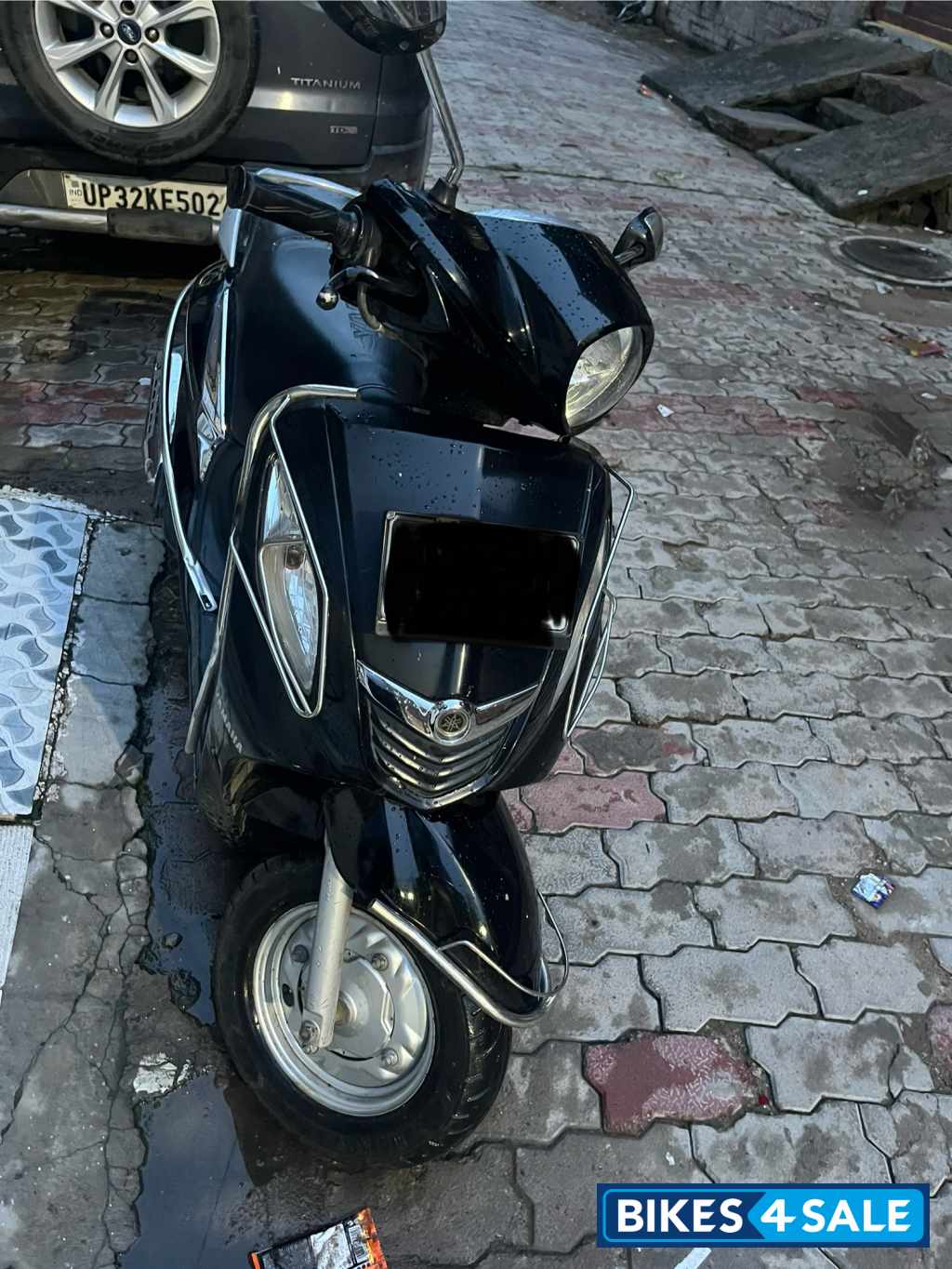 Black Yamaha Fascino