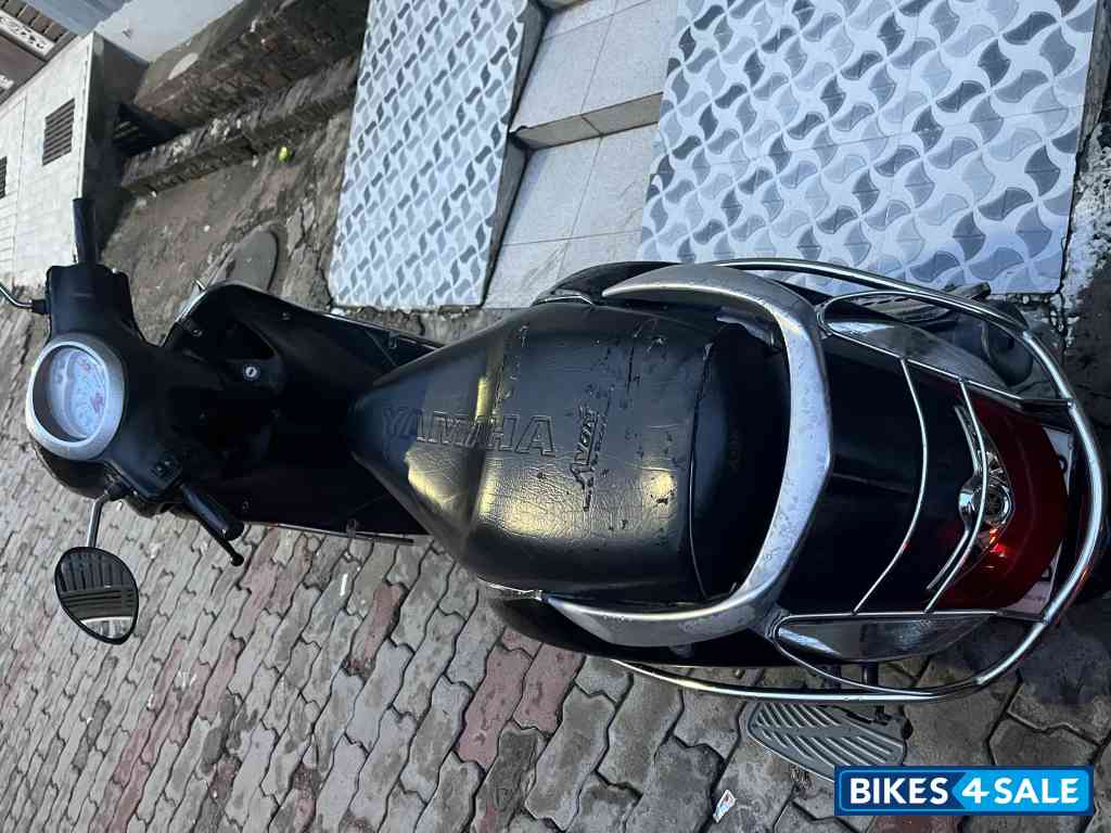 Black Yamaha Fascino