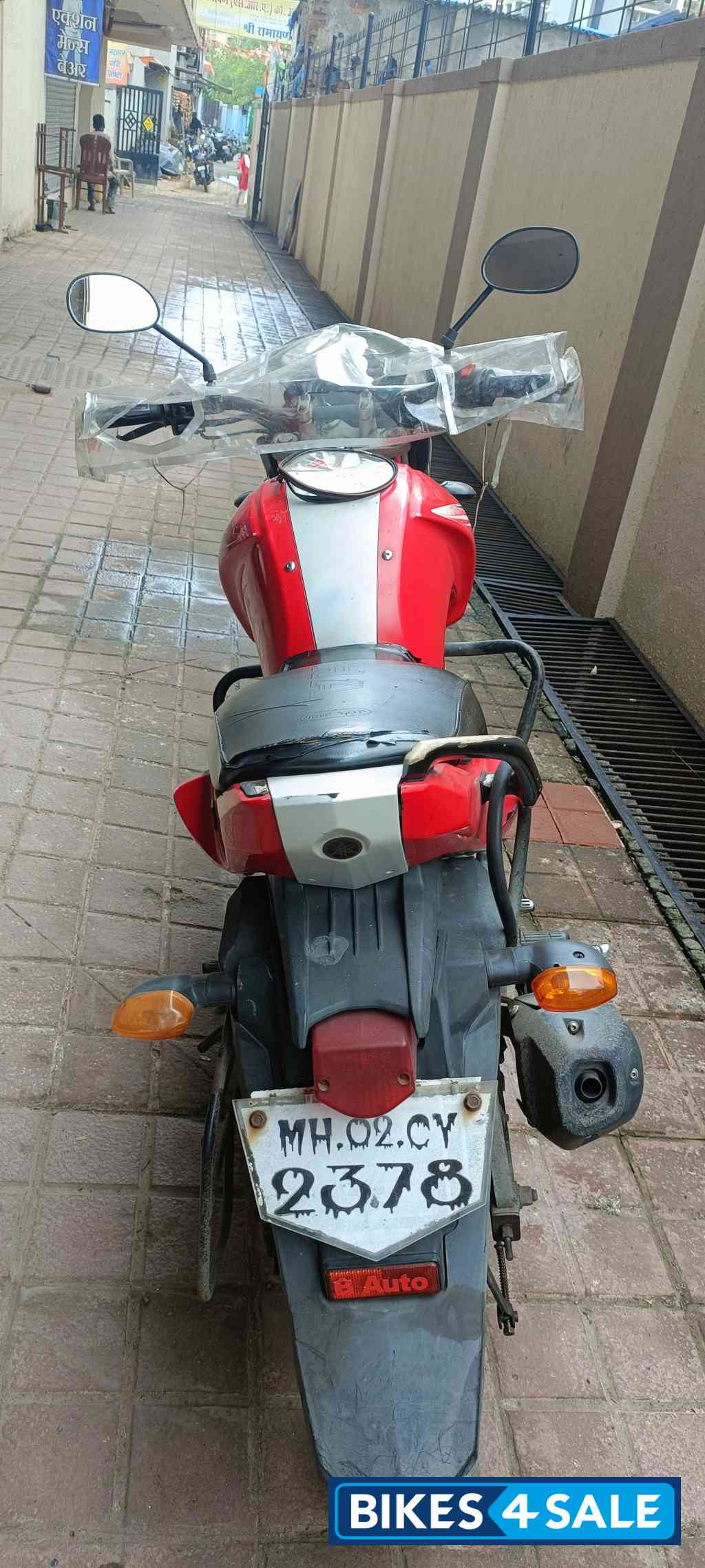 Red And White Yamaha FZ-S