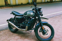 Yezdi Scrambler Dual Tone