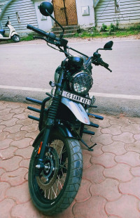Yezdi Scrambler Dual Tone