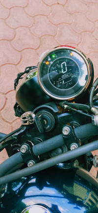 Yezdi Scrambler Dual Tone