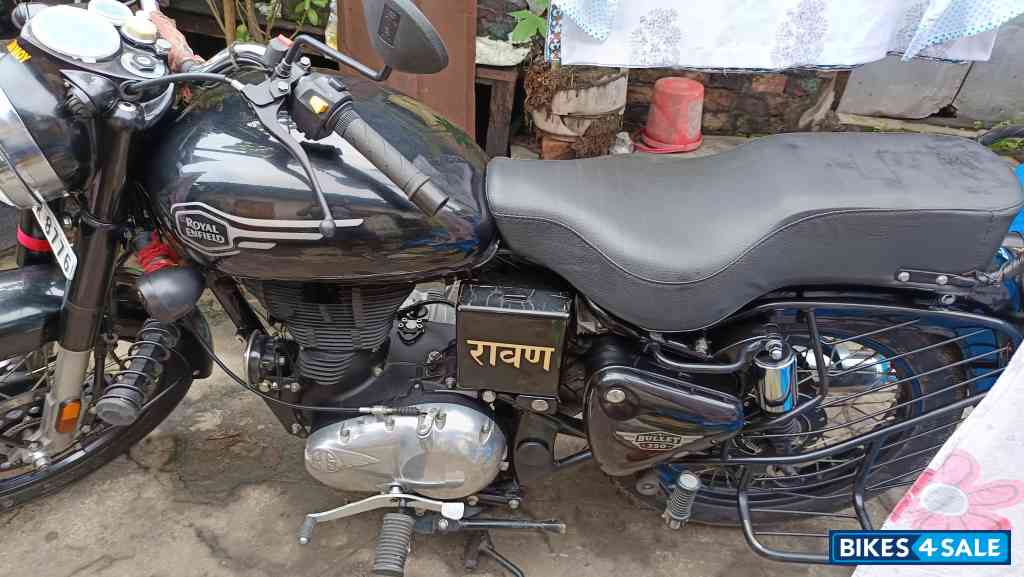 Glossy Black Royal Enfield Bullet 350 KS BS6
