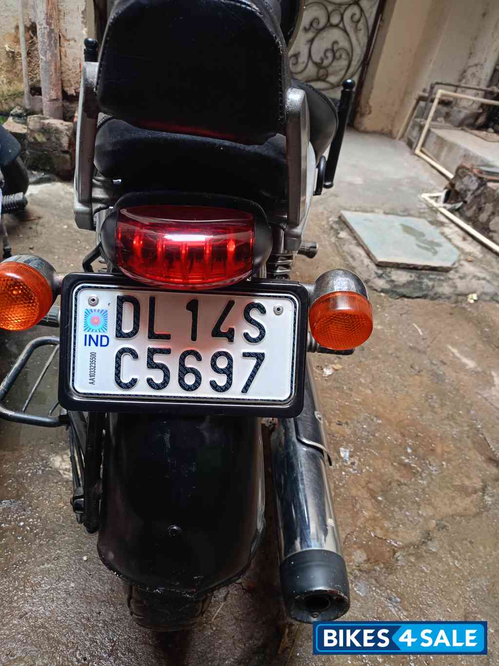 Black Royal Enfield Thunderbird 500