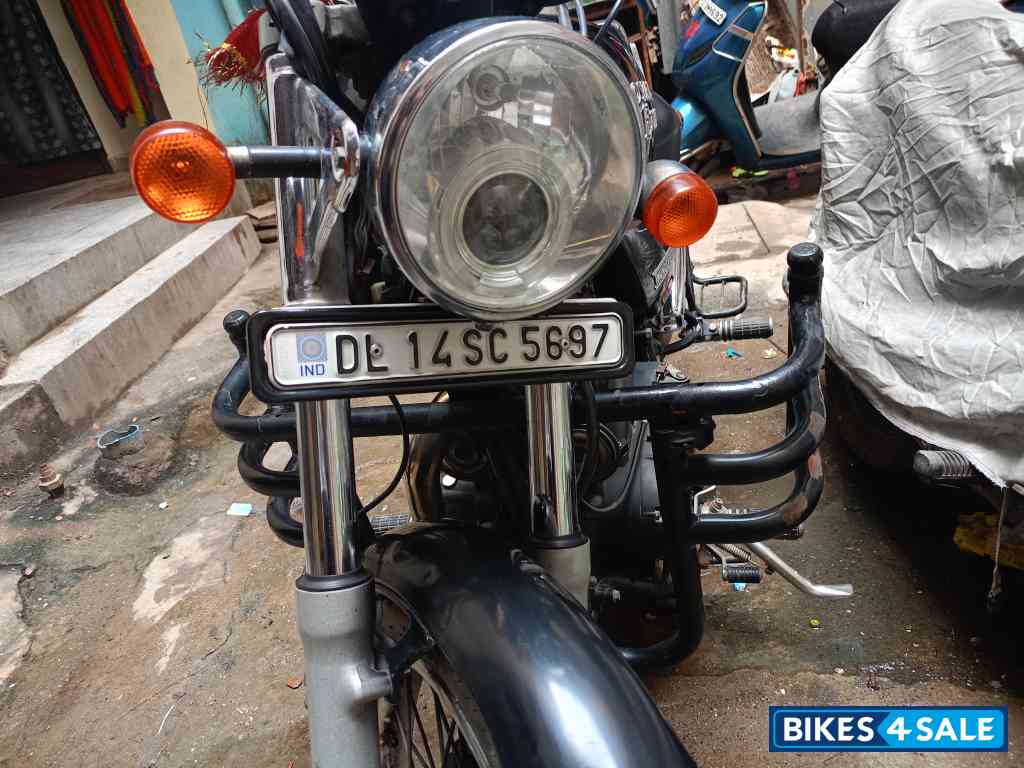 Black Royal Enfield Thunderbird 500
