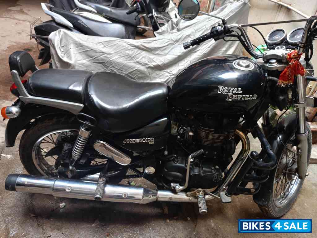 Black Royal Enfield Thunderbird 500
