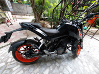 Ebony Black Met KTM Duke 200 ABS